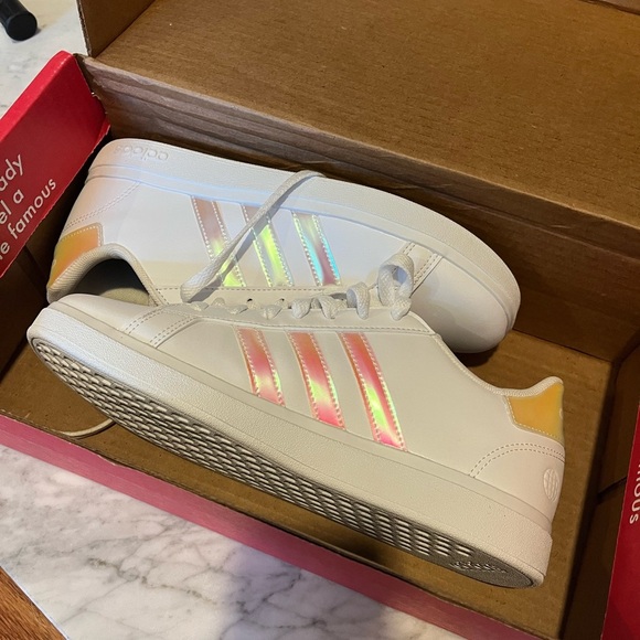 NWT ADIDAS Grand Court 2.0 K Unisex
Kids Tennis Shoe Sneakers size 6.5 - Picture 7 of 8